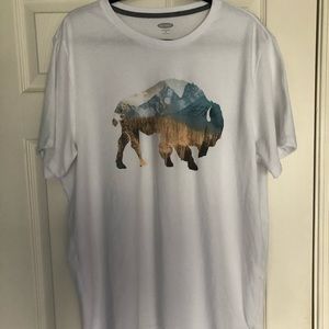 Old Navy: White Mountain Buffalo Tee (NEVER WORN)